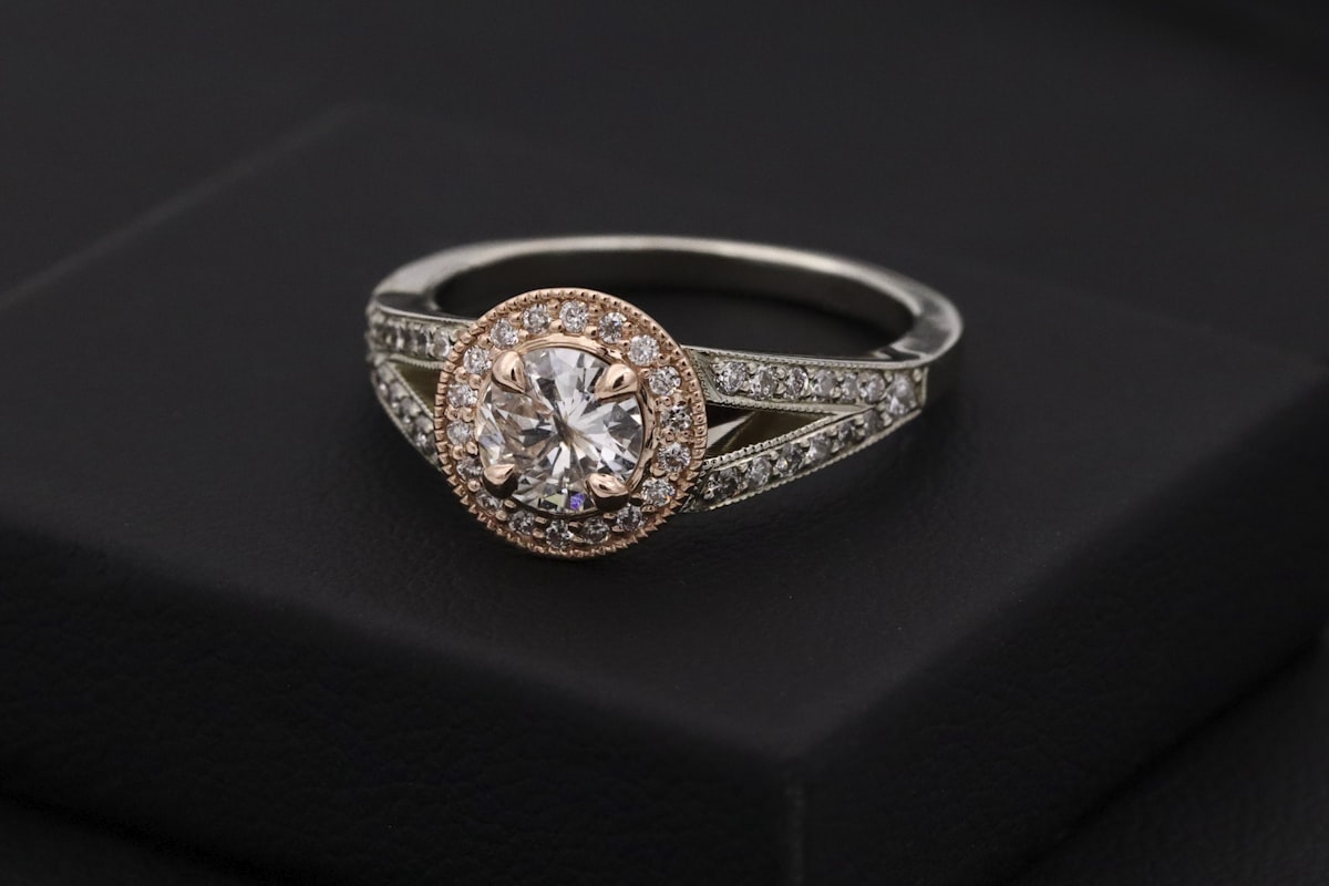 How to Stack Multiple Rings on One Finger – Layering Rules
